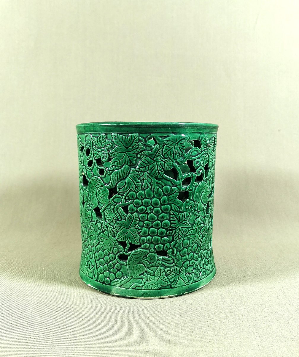 Republic Of China, Porcelain Brush Pot Or Bitong, Decorated With Lemurs Amongst Vine Leaves -photo-2