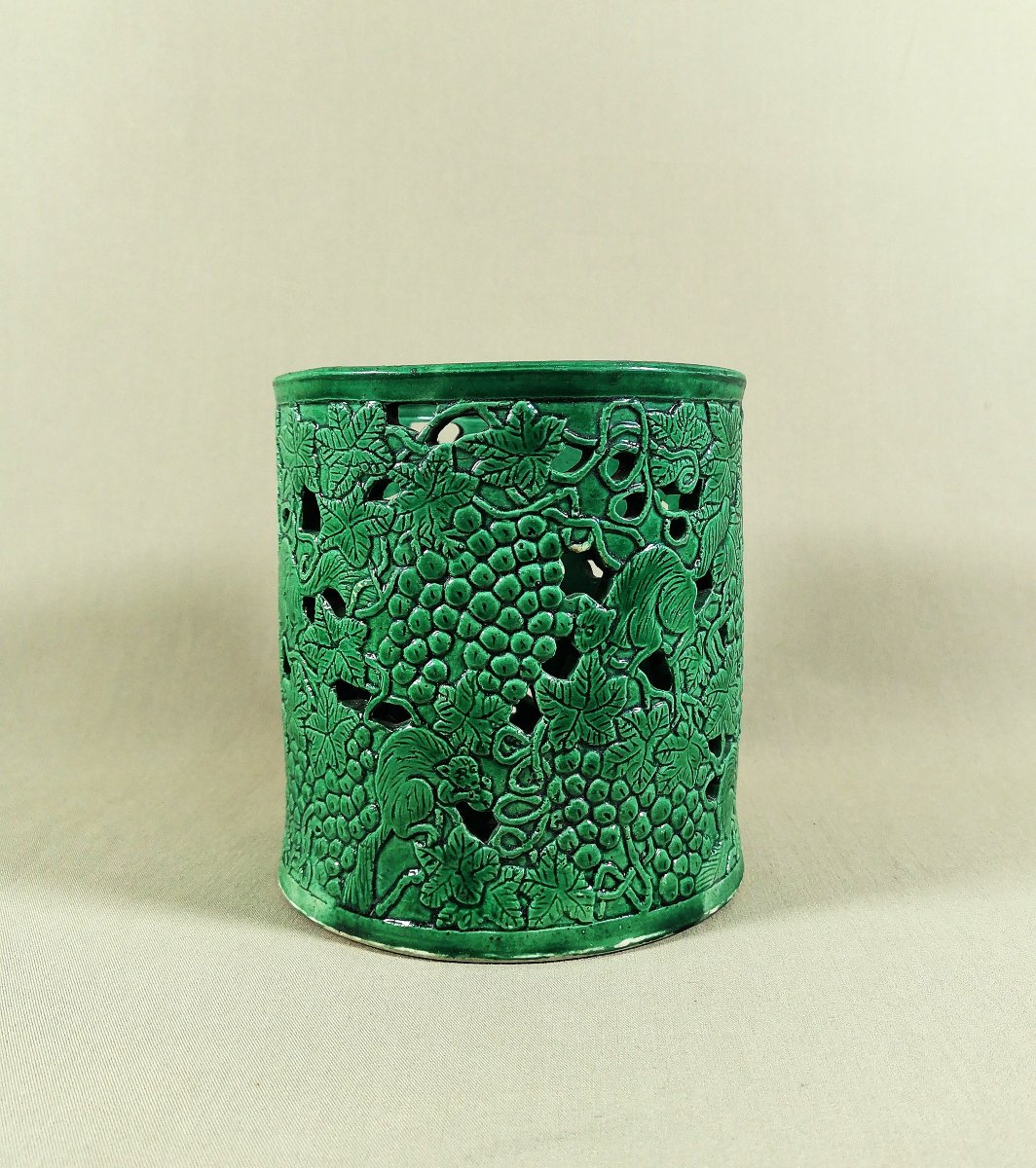Republic Of China, Porcelain Brush Pot Or Bitong, Decorated With Lemurs Amongst Vine Leaves -photo-3