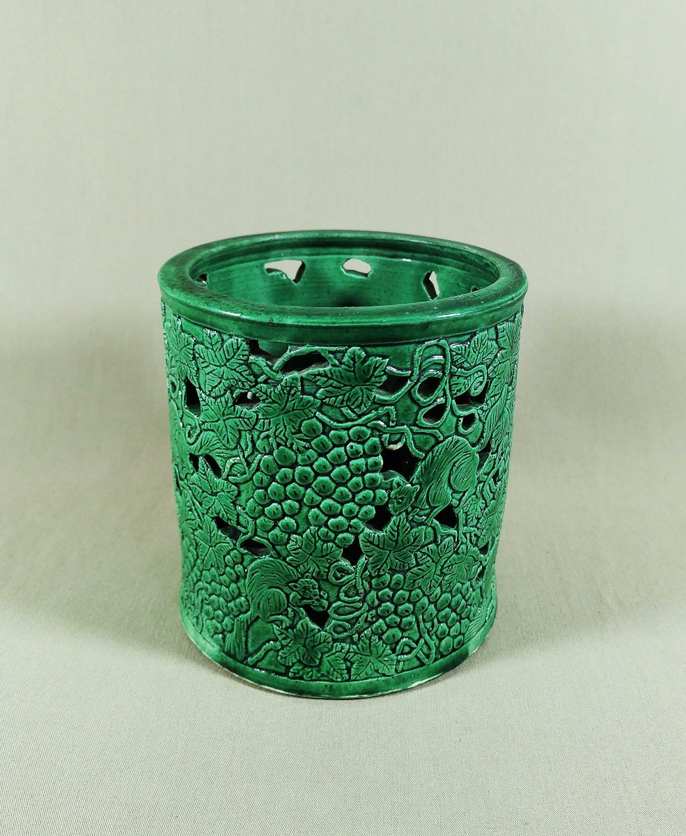 Republic Of China, Porcelain Brush Pot Or Bitong, Decorated With Lemurs Amongst Vine Leaves -photo-4