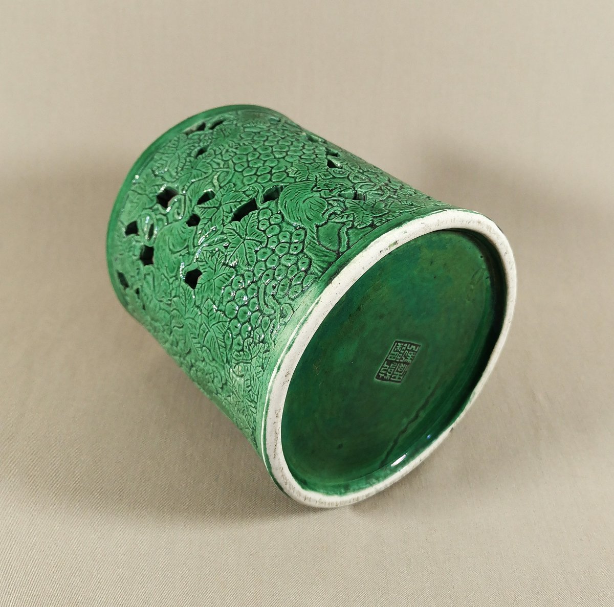 Republic Of China, Porcelain Brush Pot Or Bitong, Decorated With Lemurs Amongst Vine Leaves -photo-5