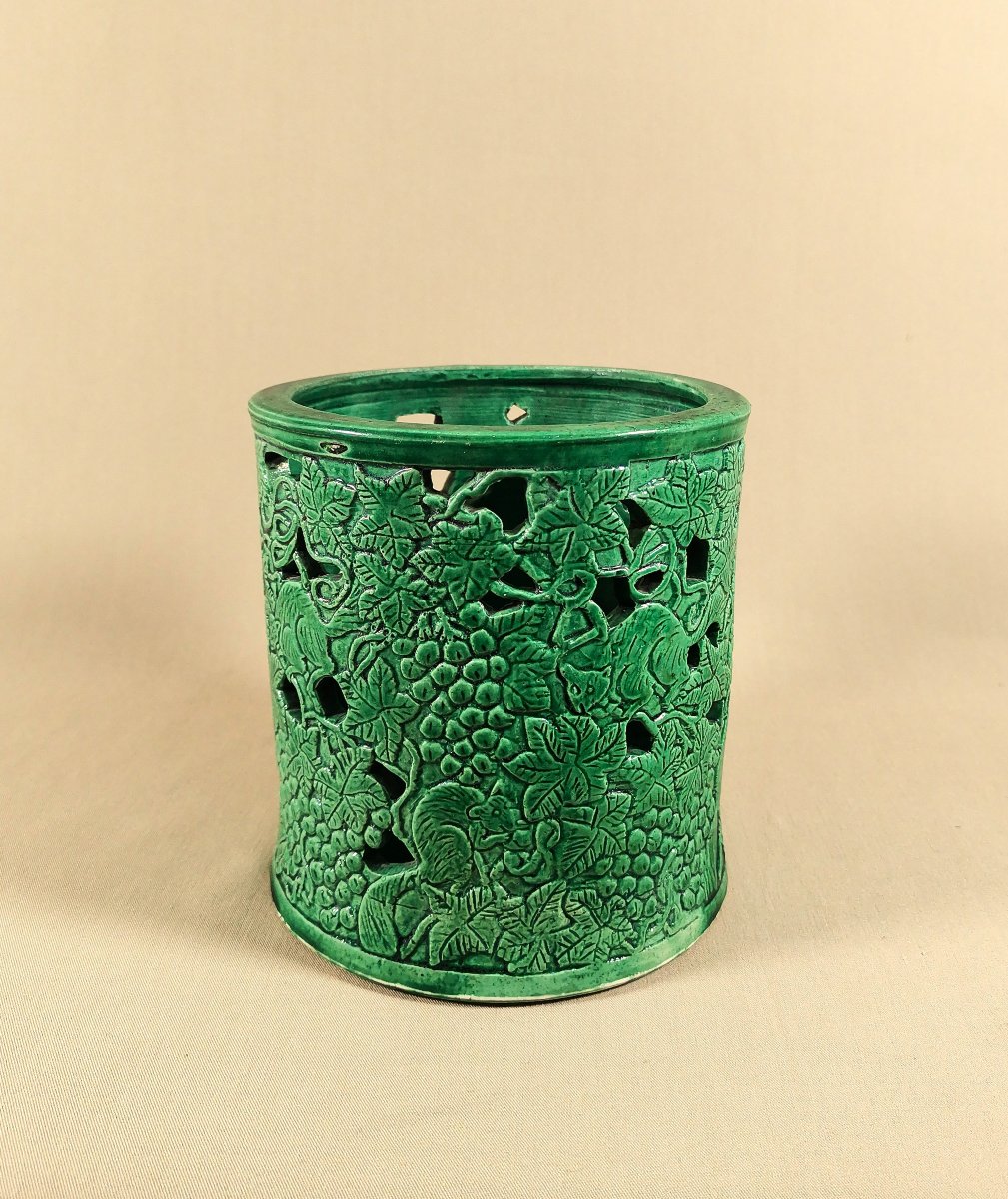 Republic Of China, Porcelain Brush Pot Or Bitong, Decorated With Lemurs Amongst Vine Leaves -photo-7