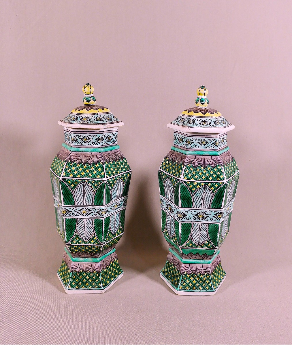 China, Qing Dynasty, Kangxi Period (1661–1722) Pair Of Lidded Vases In Glazed Bisque-photo-2