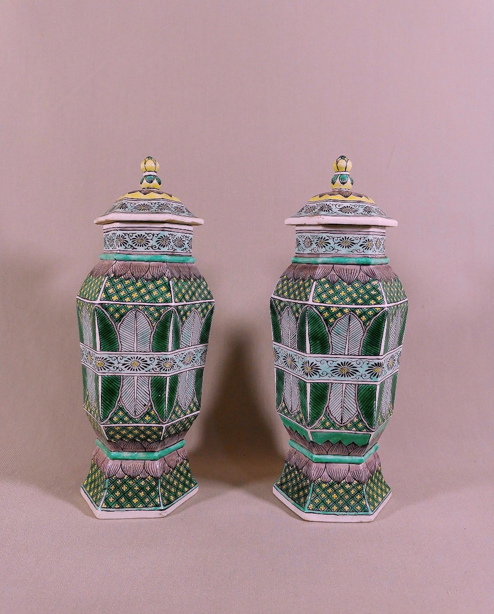 China, Qing Dynasty, Kangxi Period (1661–1722) Pair Of Lidded Vases In Glazed Bisque-photo-3