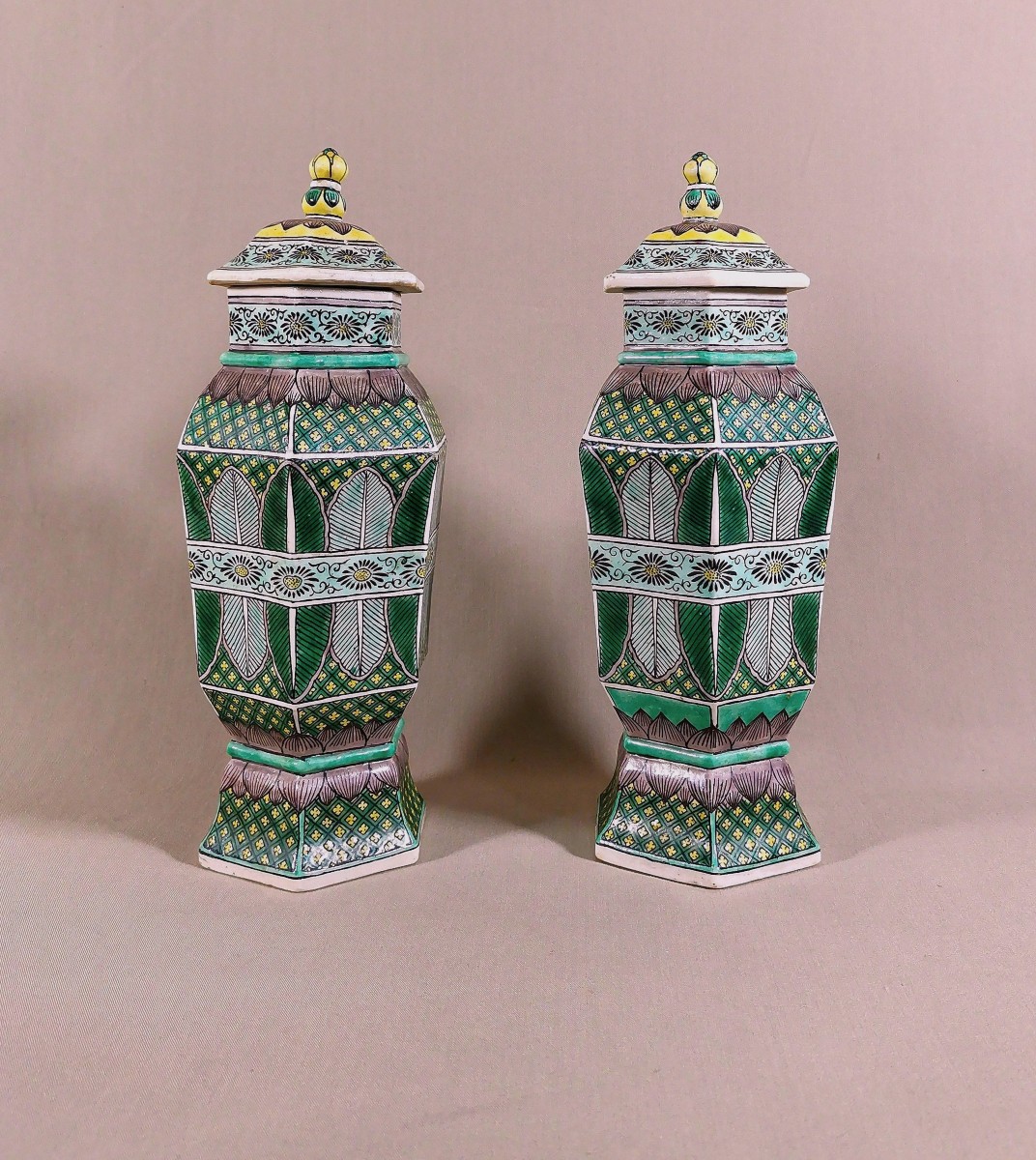 China, Qing Dynasty, Kangxi Period (1661–1722) Pair Of Lidded Vases In Glazed Bisque-photo-4