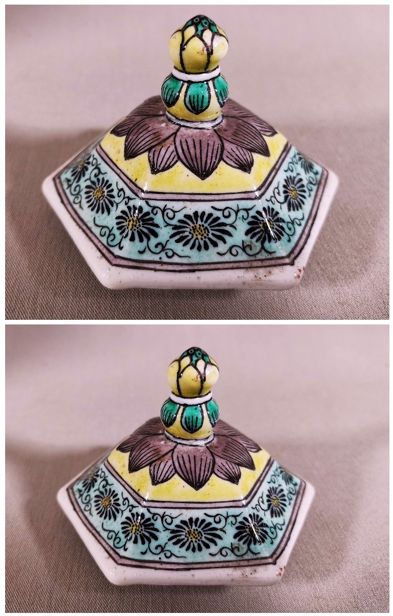 China, Qing Dynasty, Kangxi Period (1661–1722) Pair Of Lidded Vases In Glazed Bisque-photo-1