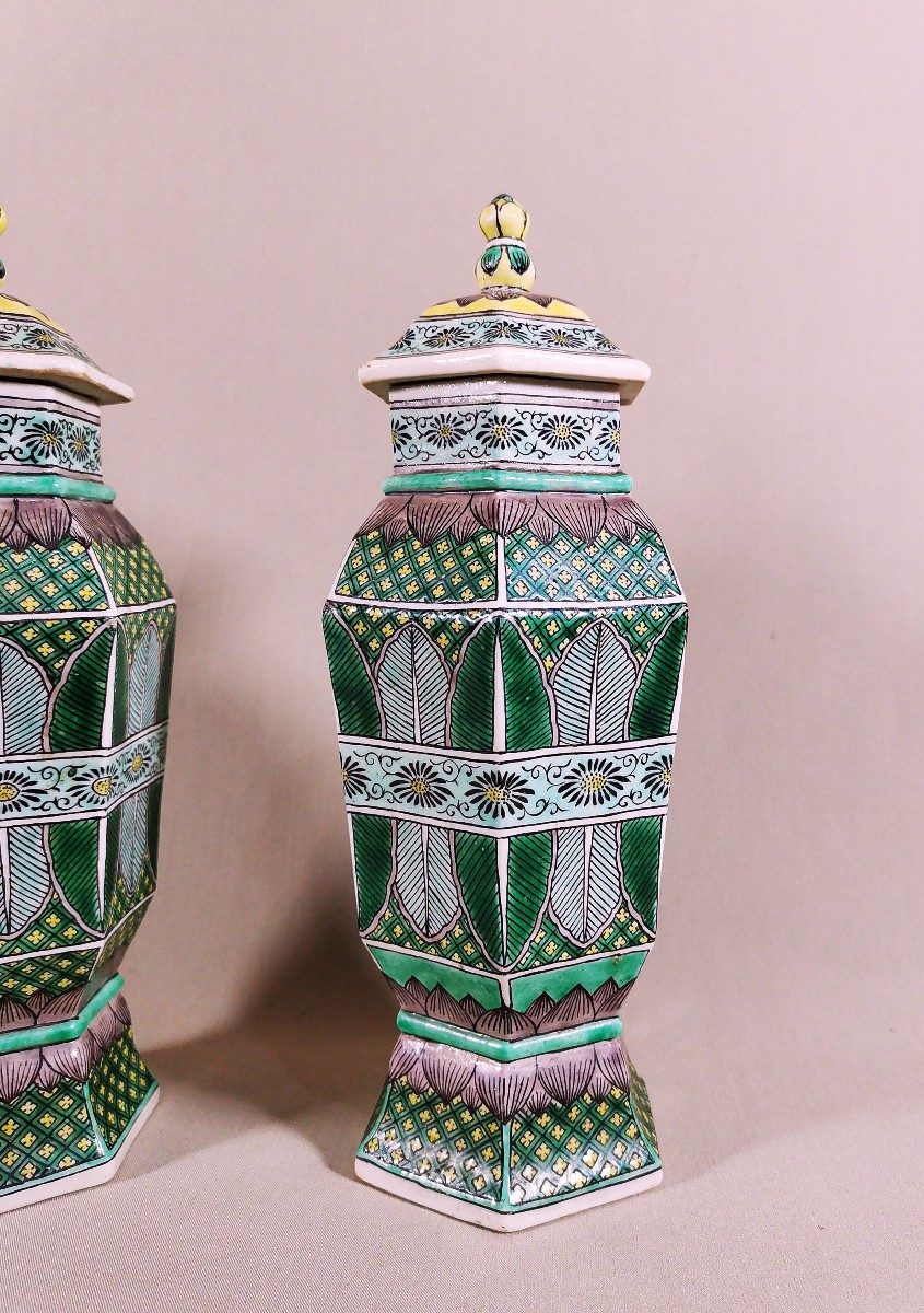 China, Qing Dynasty, Kangxi Period (1661–1722) Pair Of Lidded Vases In Glazed Bisque-photo-3