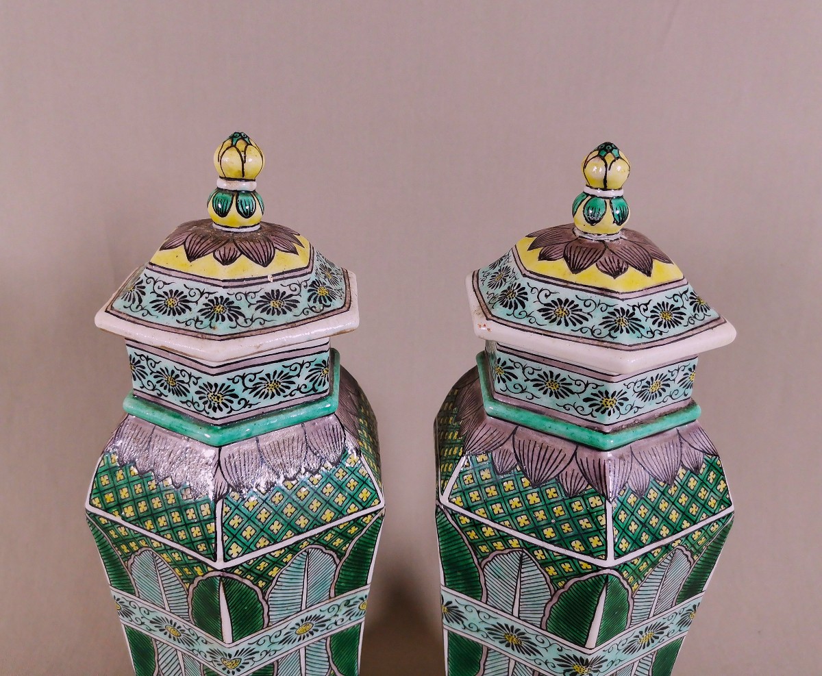 China, Qing Dynasty, Kangxi Period (1661–1722) Pair Of Lidded Vases In Glazed Bisque-photo-4