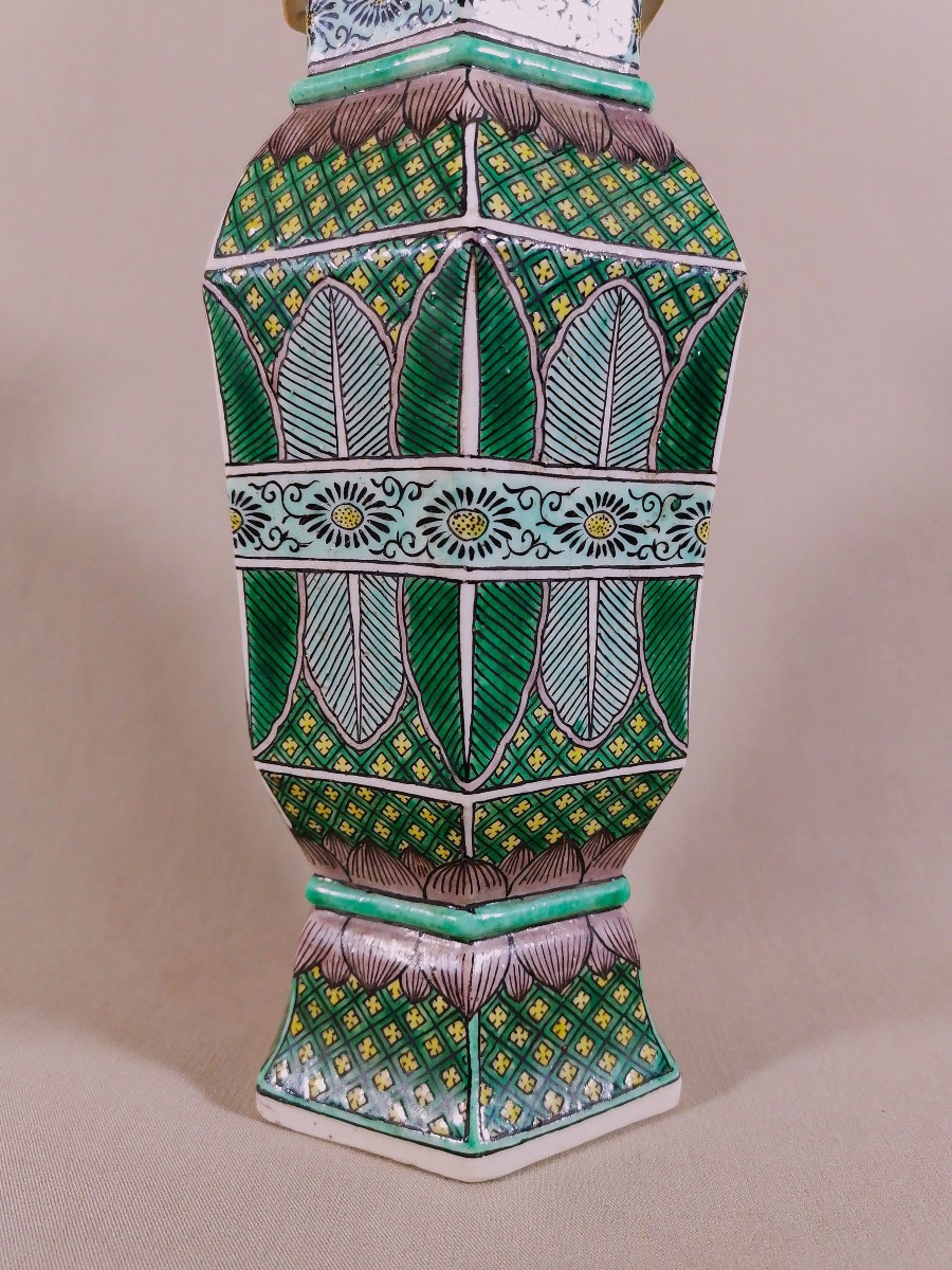 China, Qing Dynasty, Kangxi Period (1661–1722) Pair Of Lidded Vases In Glazed Bisque-photo-5
