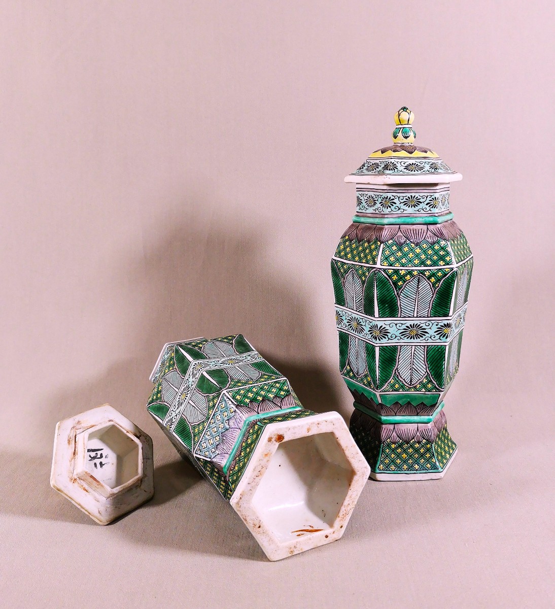 China, Qing Dynasty, Kangxi Period (1661–1722) Pair Of Lidded Vases In Glazed Bisque-photo-7