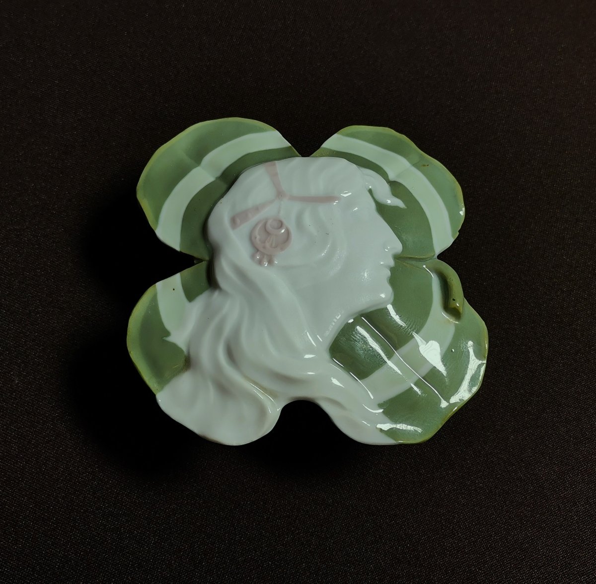 Art Nouveau-era Porcelain Box Decorated With A Woman And A Clover-shaped Flower-photo-2
