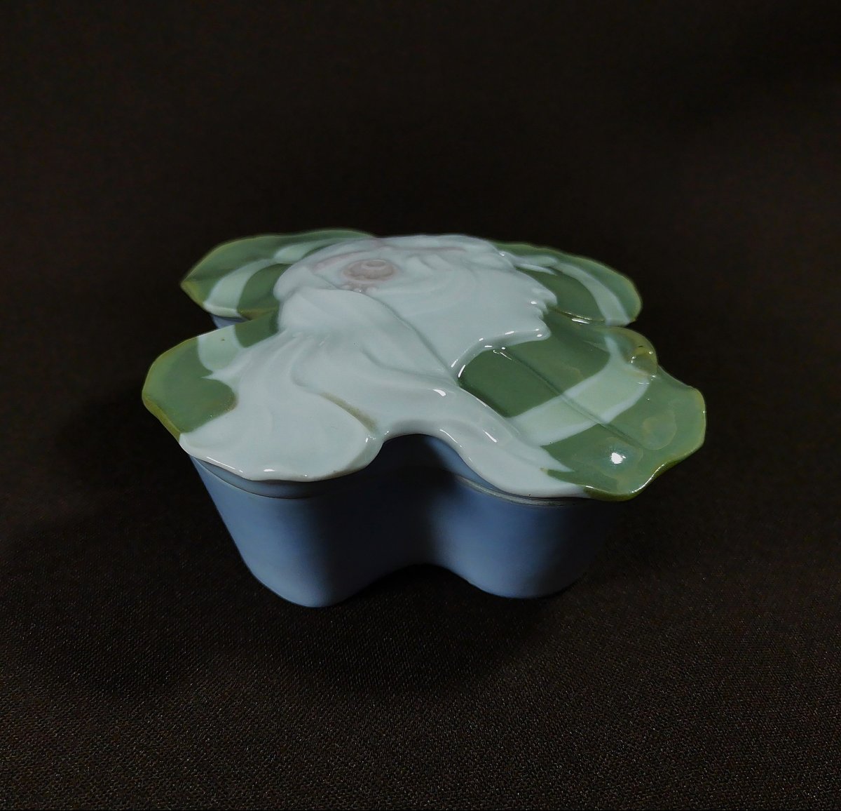 Art Nouveau-era Porcelain Box Decorated With A Woman And A Clover-shaped Flower-photo-4