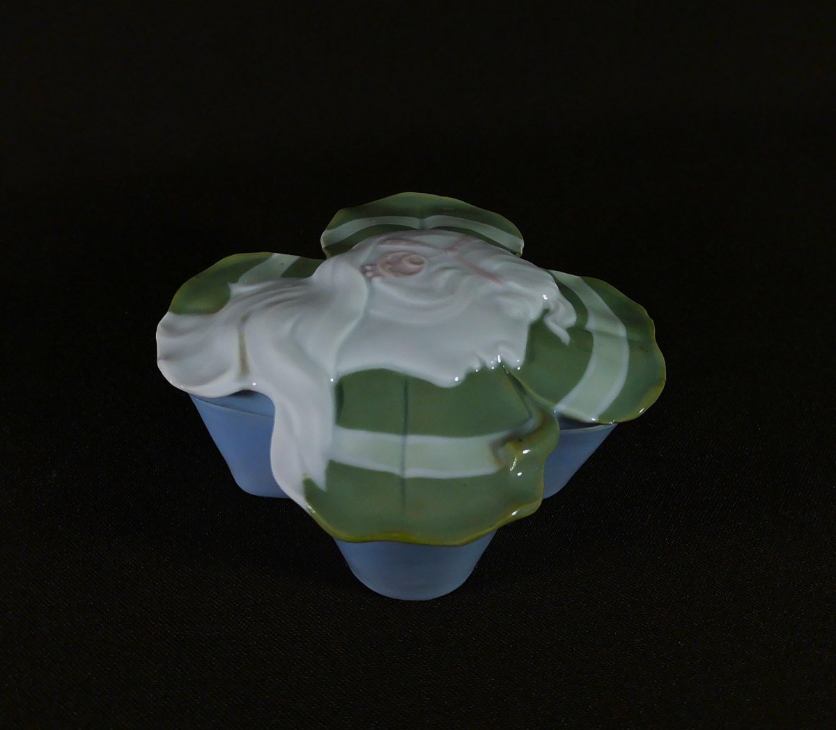 Art Nouveau-era Porcelain Box Decorated With A Woman And A Clover-shaped Flower-photo-3