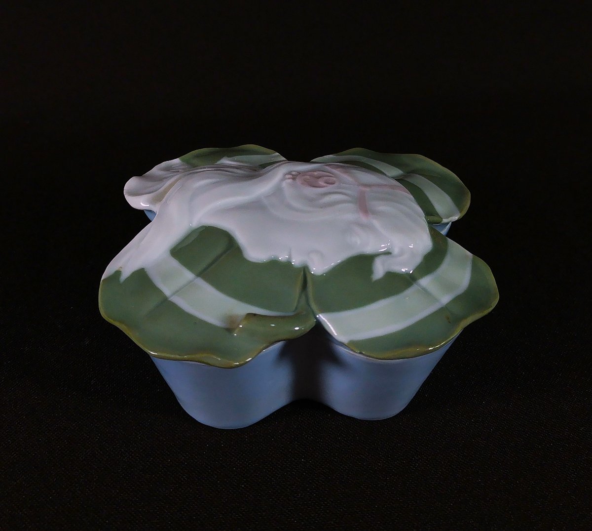 Art Nouveau-era Porcelain Box Decorated With A Woman And A Clover-shaped Flower-photo-4