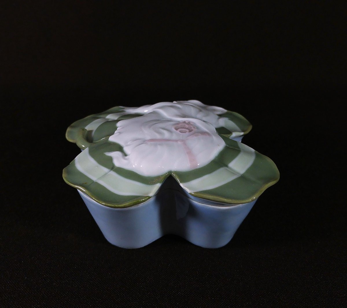 Art Nouveau-era Porcelain Box Decorated With A Woman And A Clover-shaped Flower-photo-5