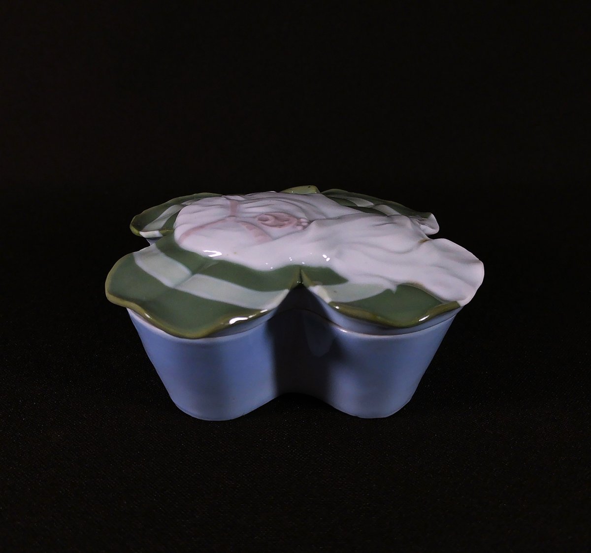 Art Nouveau-era Porcelain Box Decorated With A Woman And A Clover-shaped Flower-photo-6