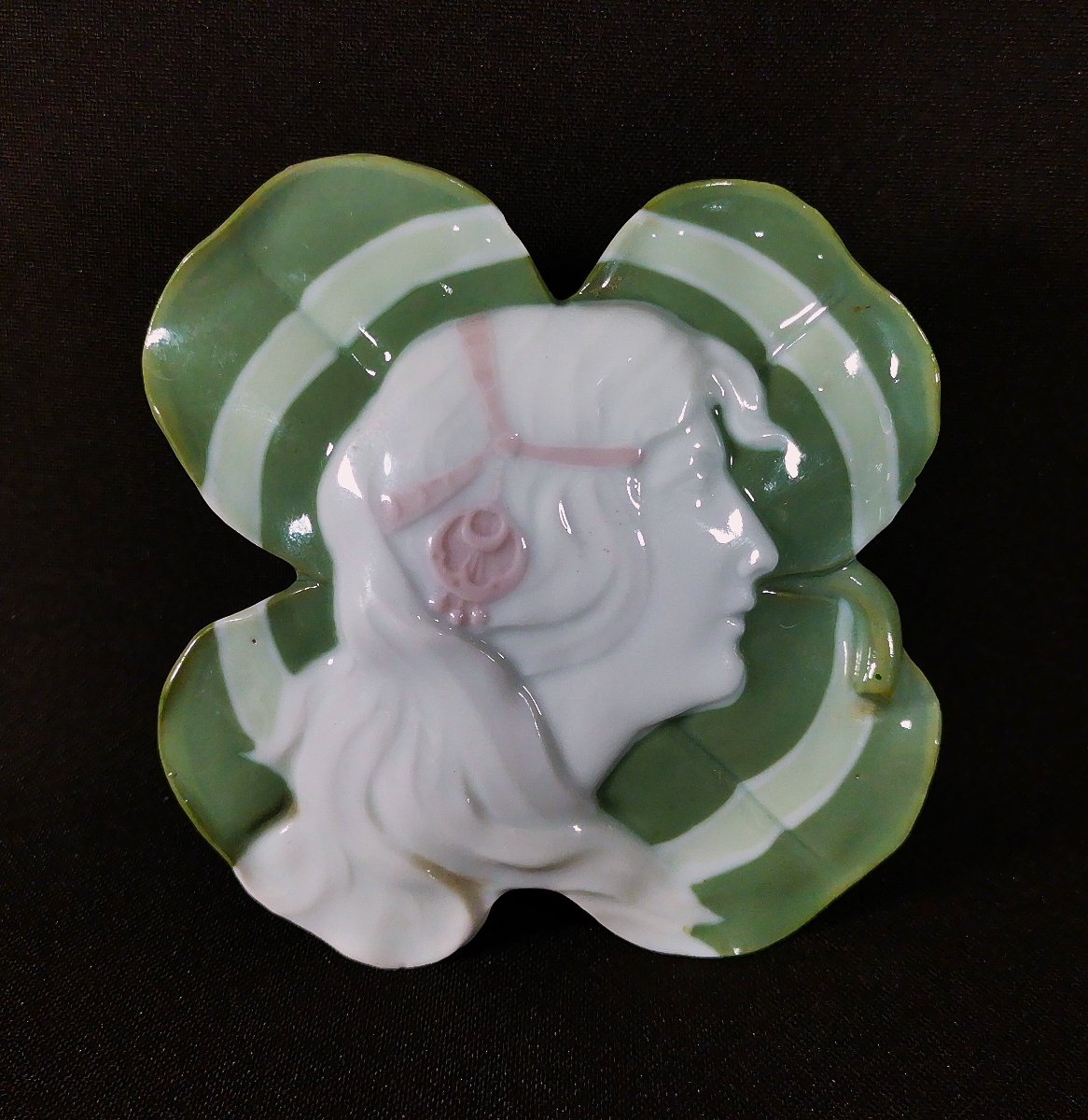 Art Nouveau-era Porcelain Box Decorated With A Woman And A Clover-shaped Flower
