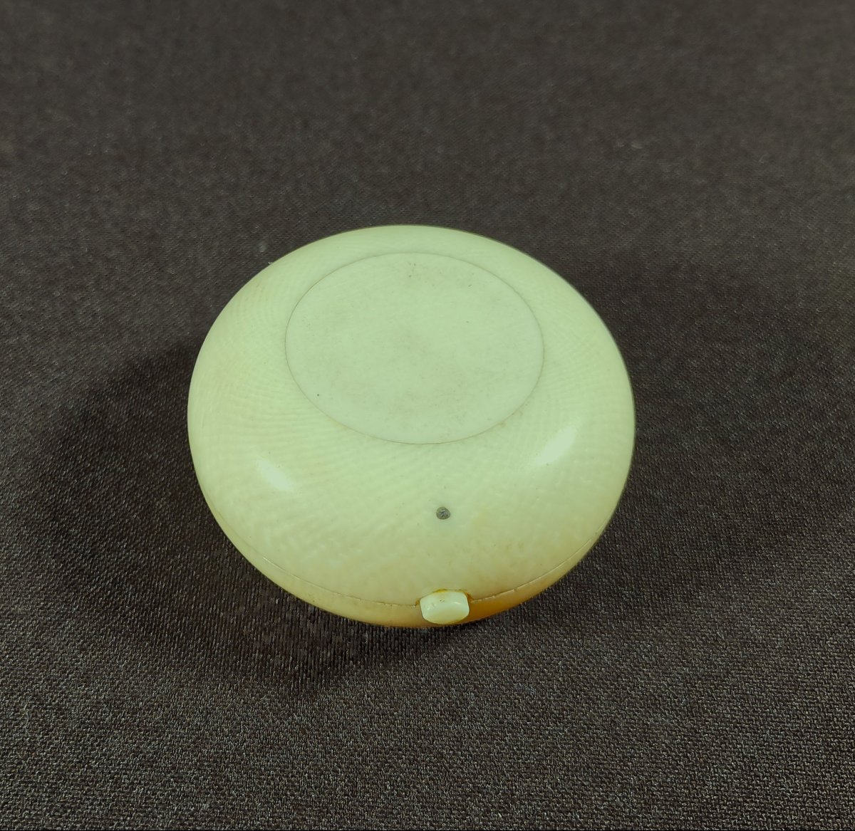 Small Round Box,  Ivory Engraved With Foliage, Flowers, Decorated In Gold And Silver-photo-7