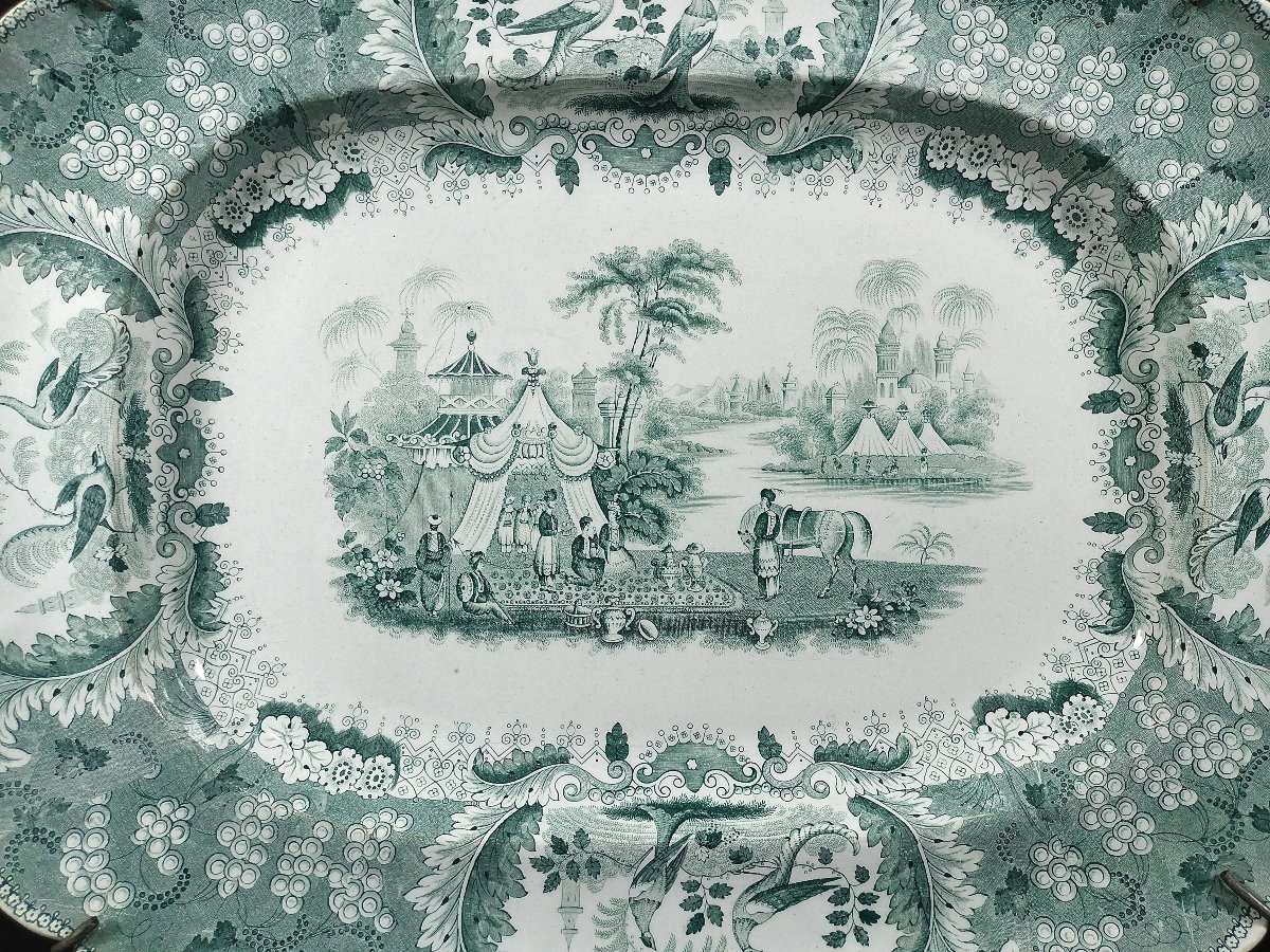 Grand Plat du XIXe en Faience de Bordeaux, Décor Persan en Camaieux de Vert, David Johnston-photo-2