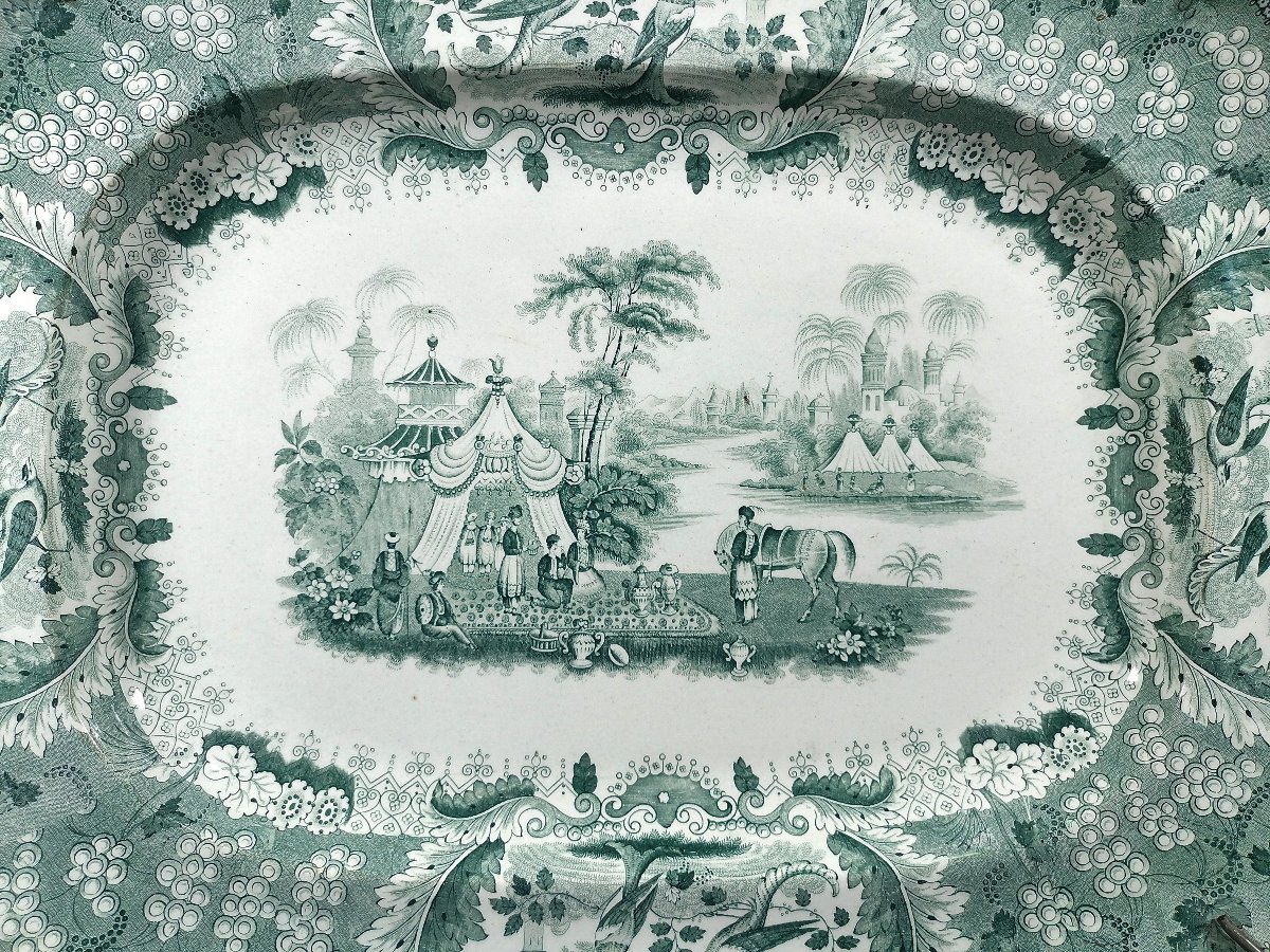 Grand Plat du XIXe en Faience de Bordeaux, Décor Persan en Camaieux de Vert, David Johnston-photo-3