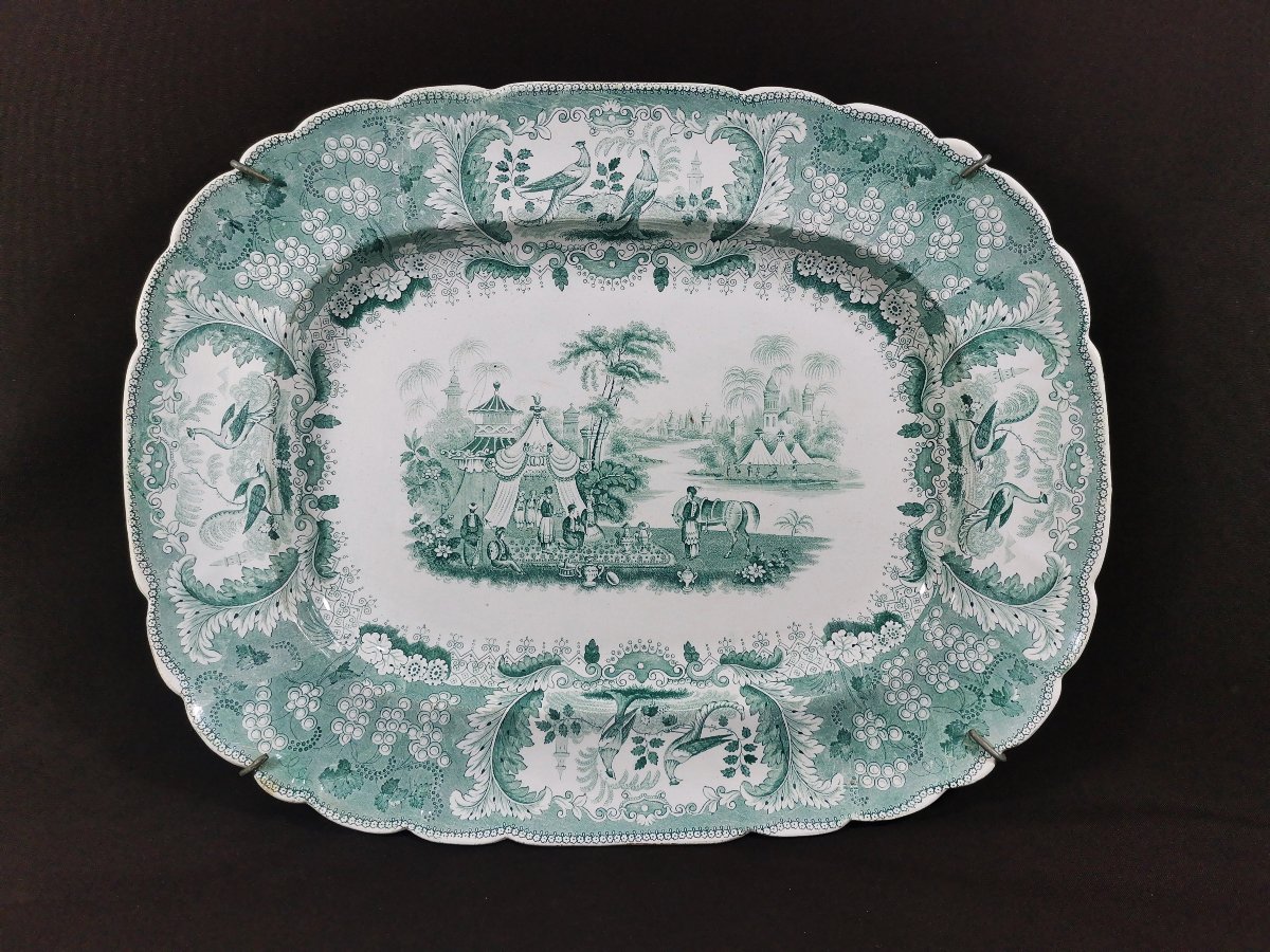 Grand Plat du XIXe en Faience de Bordeaux, Décor Persan en Camaieux de Vert, David Johnston-photo-1