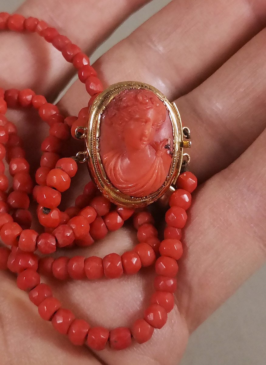 Collier du XIXe ,Ras de Cou, Visage de Femme à l'antique, Or,  Camée Corail et Perles de Corail-photo-3