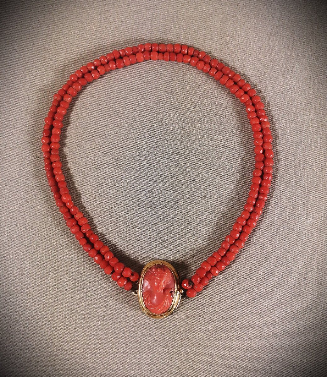 Collier du XIXe ,Ras de Cou, Visage de Femme à l'antique, Or,  Camée Corail et Perles de Corail-photo-4