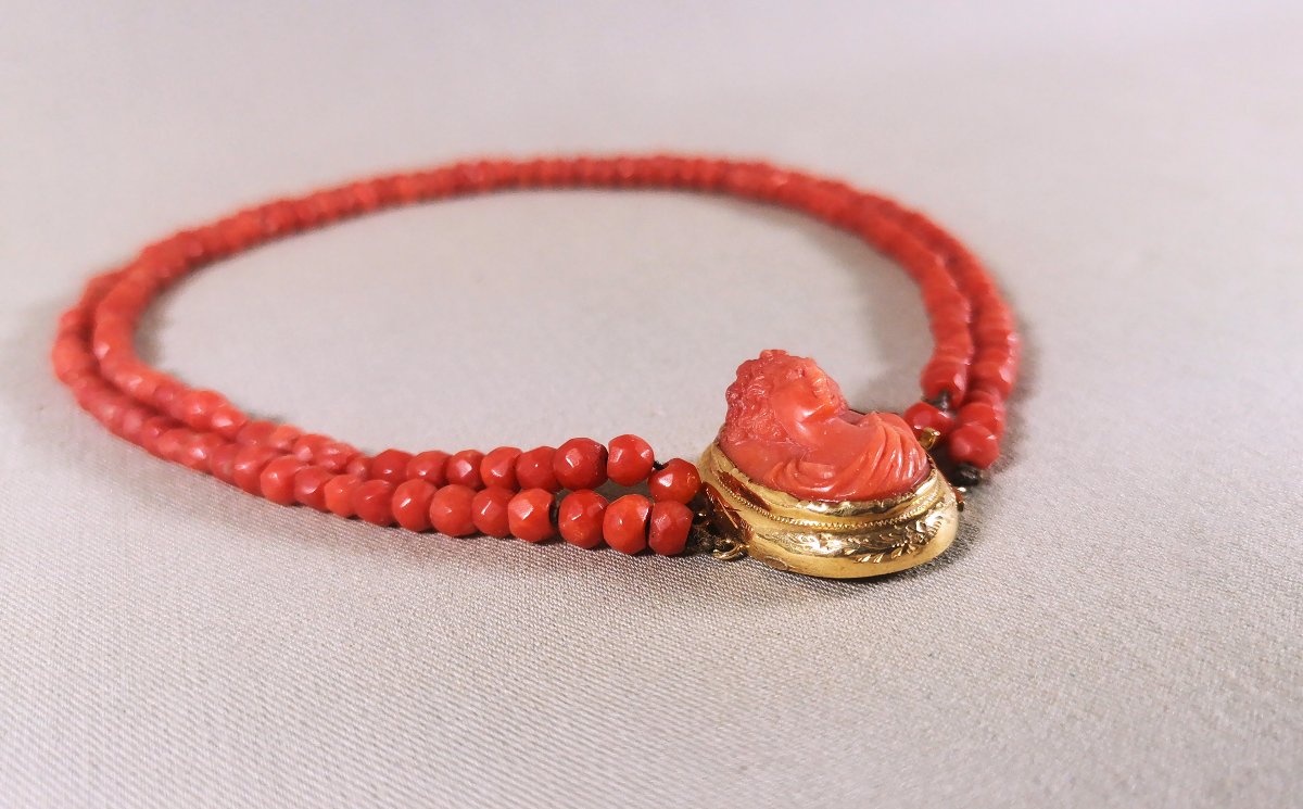 Collier du XIXe ,Ras de Cou, Visage de Femme à l'antique, Or,  Camée Corail et Perles de Corail-photo-4