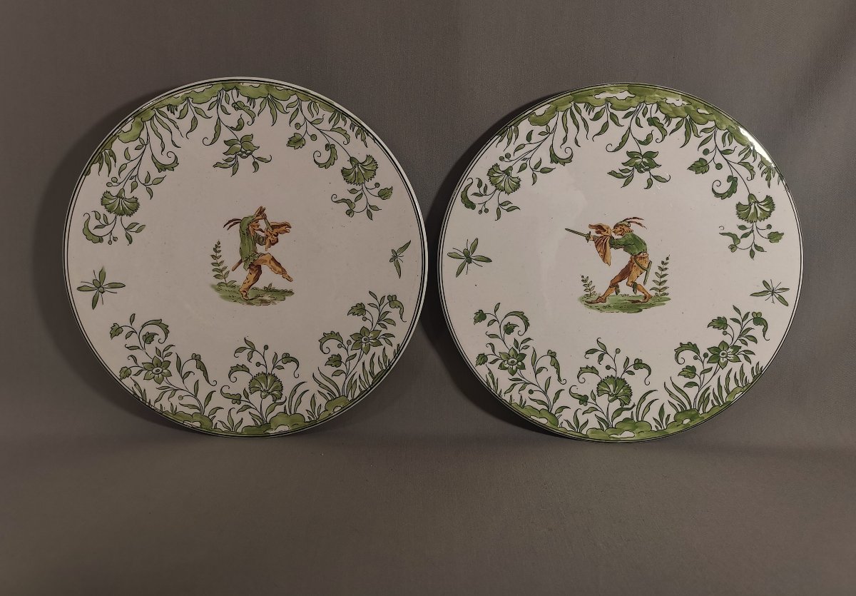 Longchamp Paire de Plats à Decor en Camaieu de Verts de Brigands Grotesques 