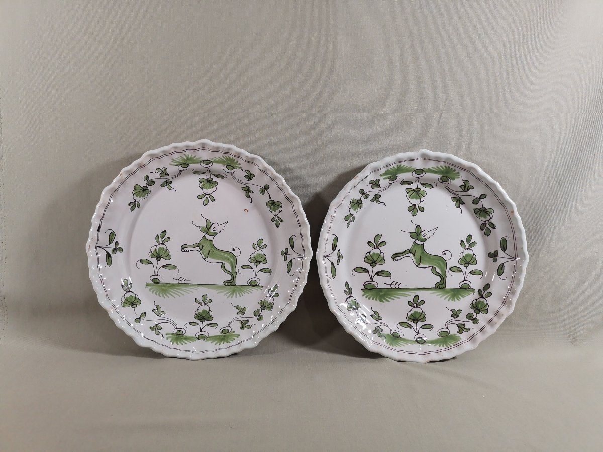 Paire Assiette  XVIIIe, Faience de Bordeaux, Décor "à la levrette" Camaïeu de vert & Manganèse