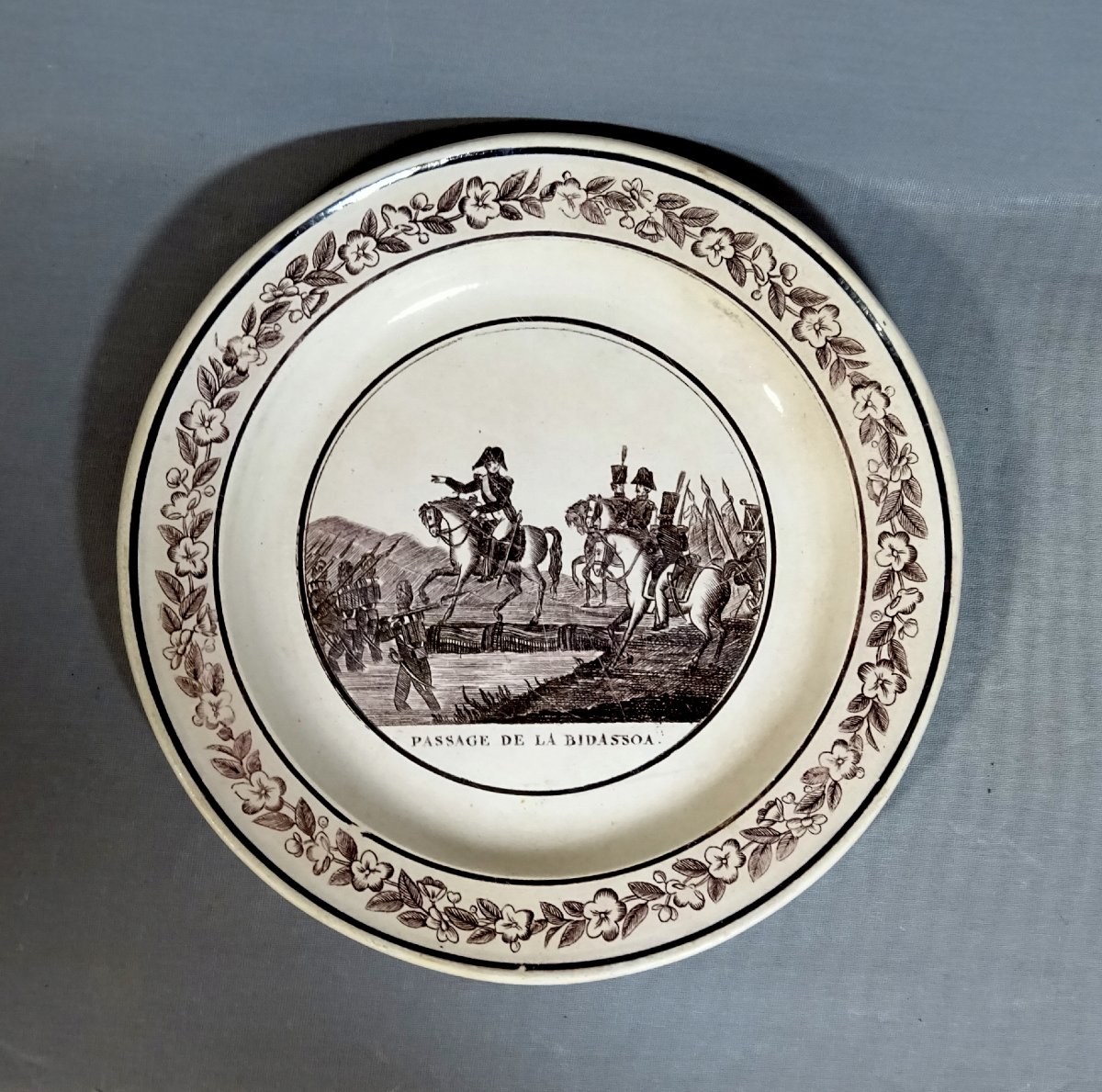 Creil début XIXe, 2 Assiettes Napoleon Bonaparte, Passage de la Bidassoa,  Le Général Dufour-photo-2
