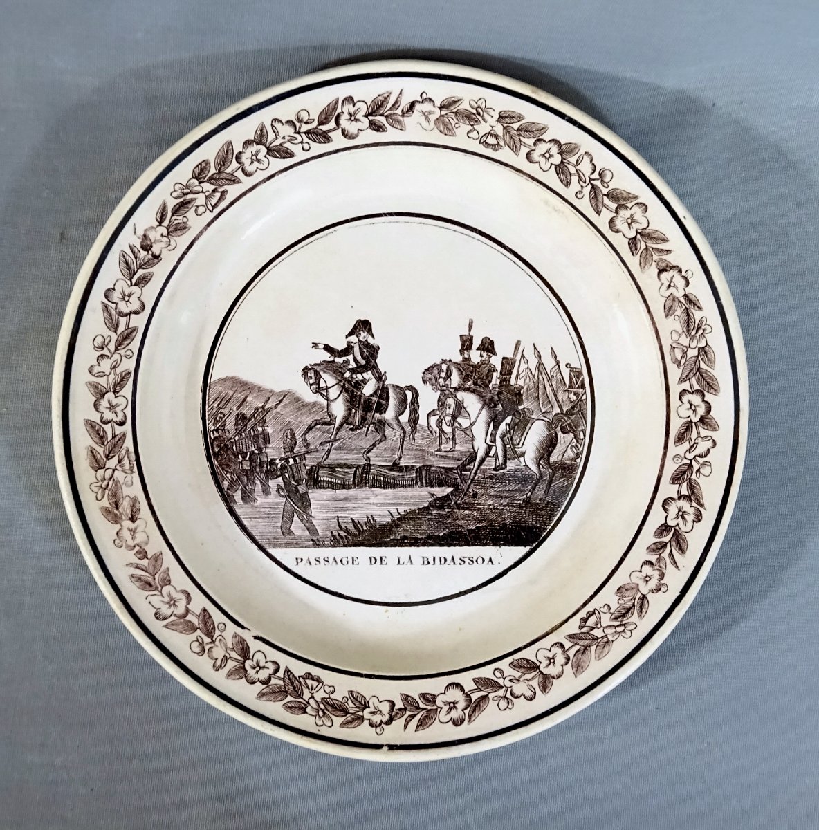 Creil début XIXe, 2 Assiettes Napoleon Bonaparte, Passage de la Bidassoa,  Le Général Dufour-photo-7