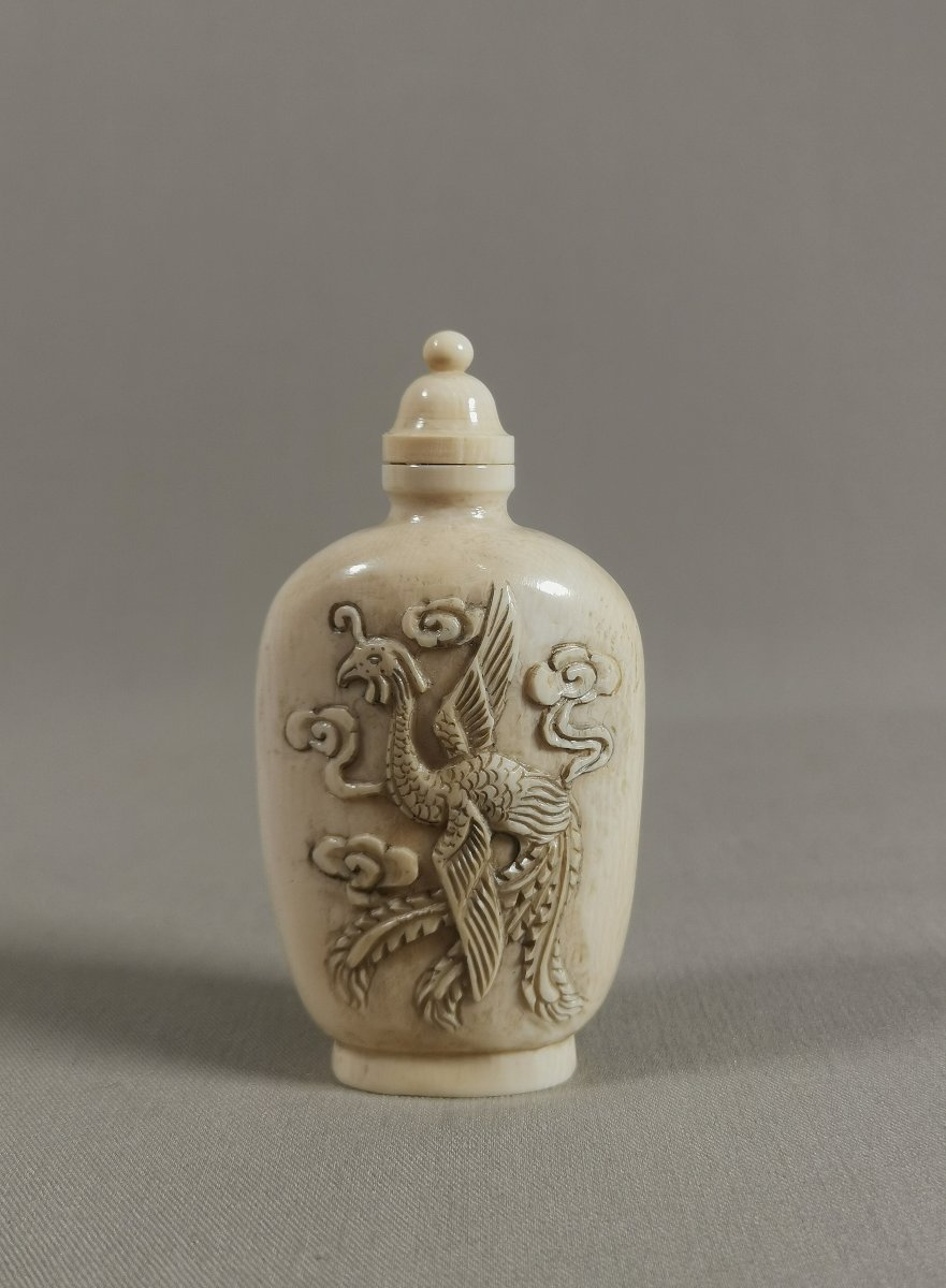 19th-century Snuff Bottle Decorated With Dragons And Phoenixes Amid Clouds -photo-4