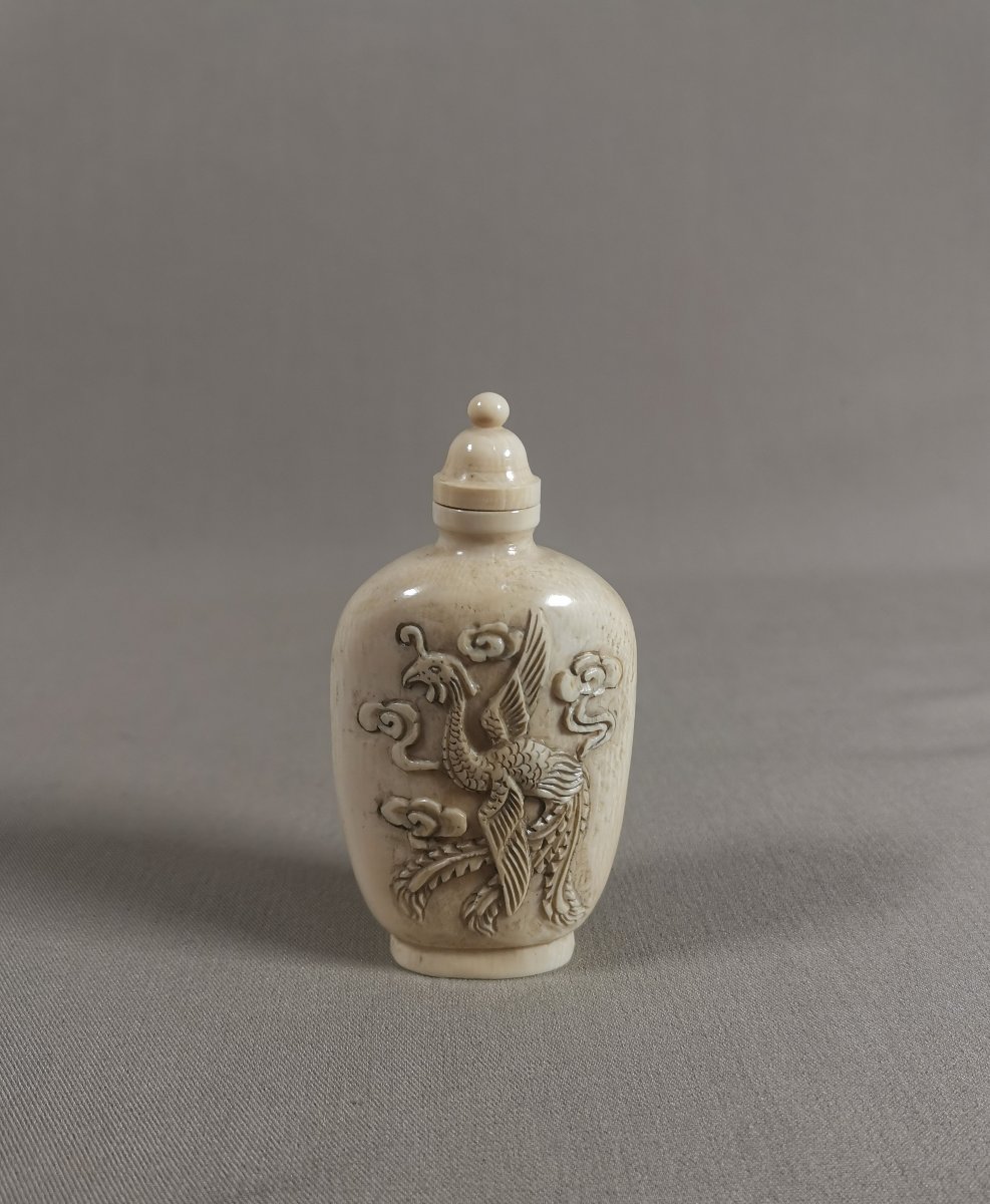19th-century Snuff Bottle Decorated With Dragons And Phoenixes Amid Clouds -photo-3
