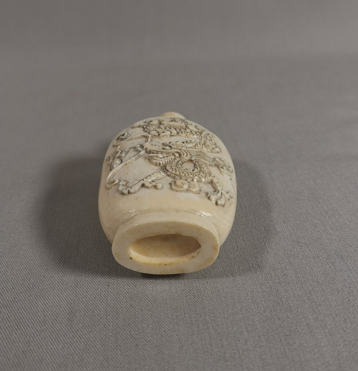 19th-century Snuff Bottle Decorated With Dragons And Phoenixes Amid Clouds -photo-5