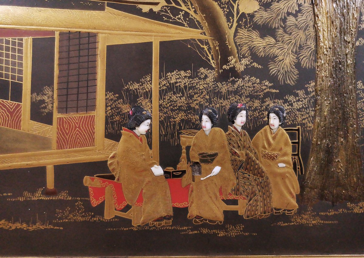 Laque du Japon, Ere Meiji Groupe de quatre Geisha dans un Jardin Paysagé, Conversation Raffinée-photo-1