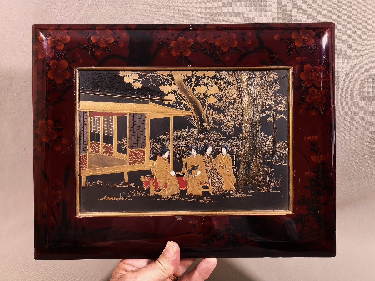 Laque du Japon, Ere Meiji Groupe de quatre Geisha dans un Jardin Paysagé, Conversation Raffinée-photo-2
