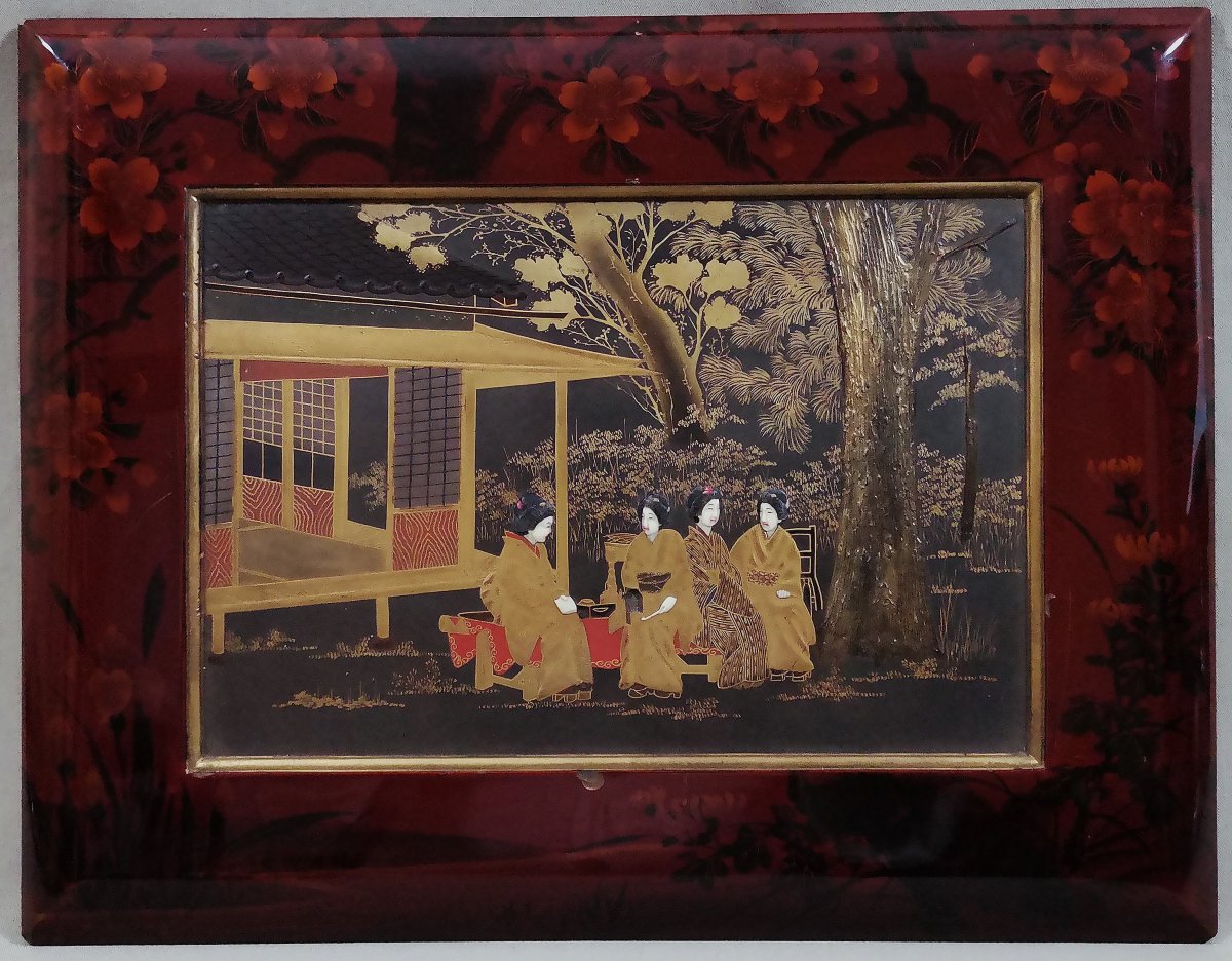 Laque du Japon, Ere Meiji Groupe de quatre Geisha dans un Jardin Paysagé, Conversation Raffinée