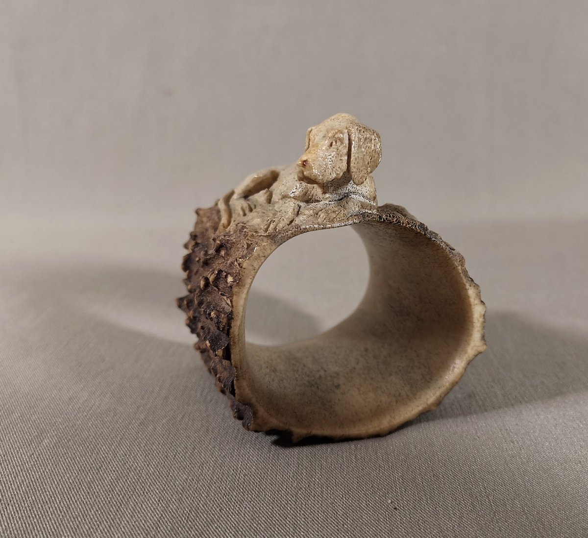 Hound Hunt, Hunting Party, Coulant, Napkin Ring, Deer Antler Carved With A Hound-photo-3