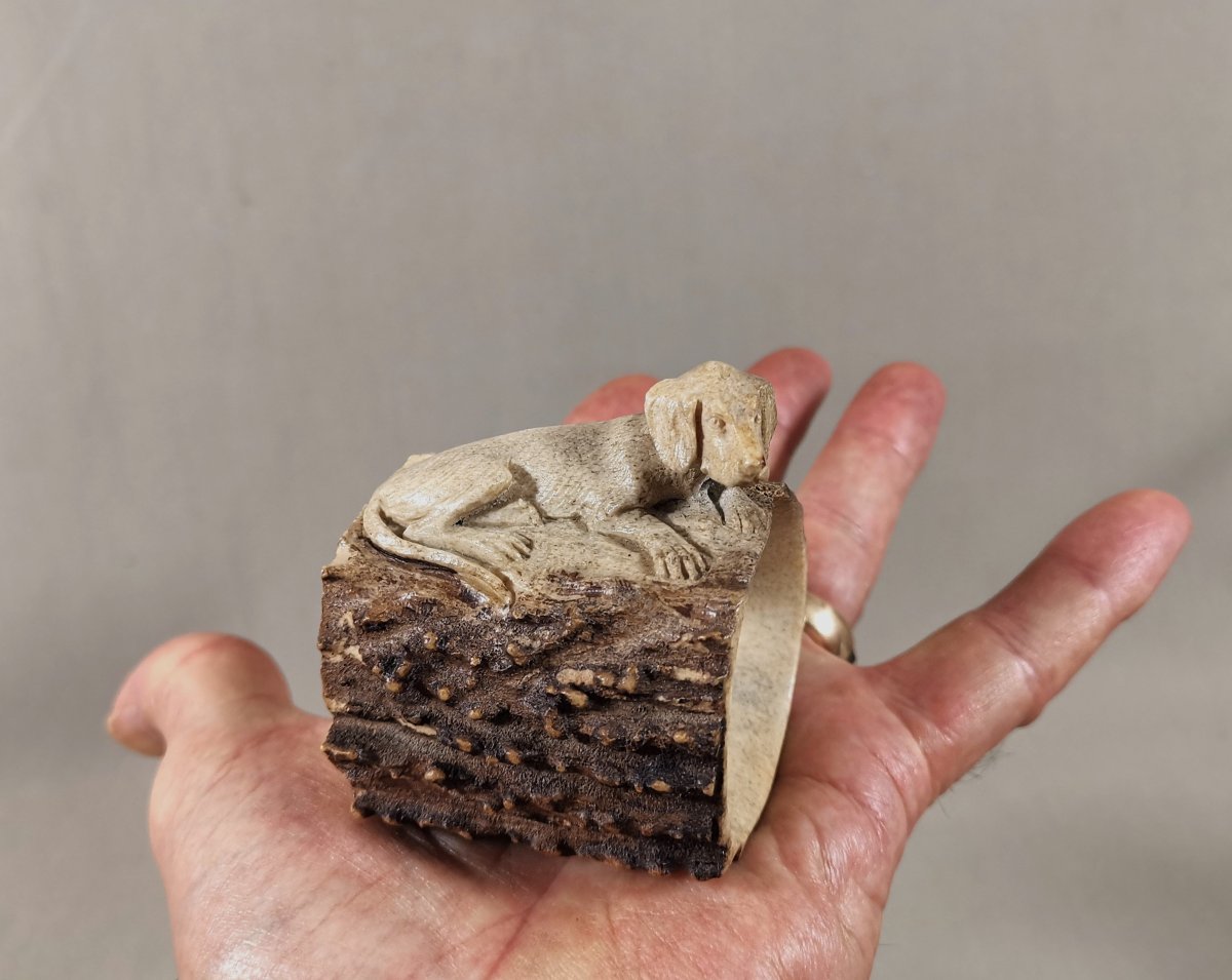 Hound Hunt, Hunting Party, Coulant, Napkin Ring, Deer Antler Carved With A Hound-photo-2