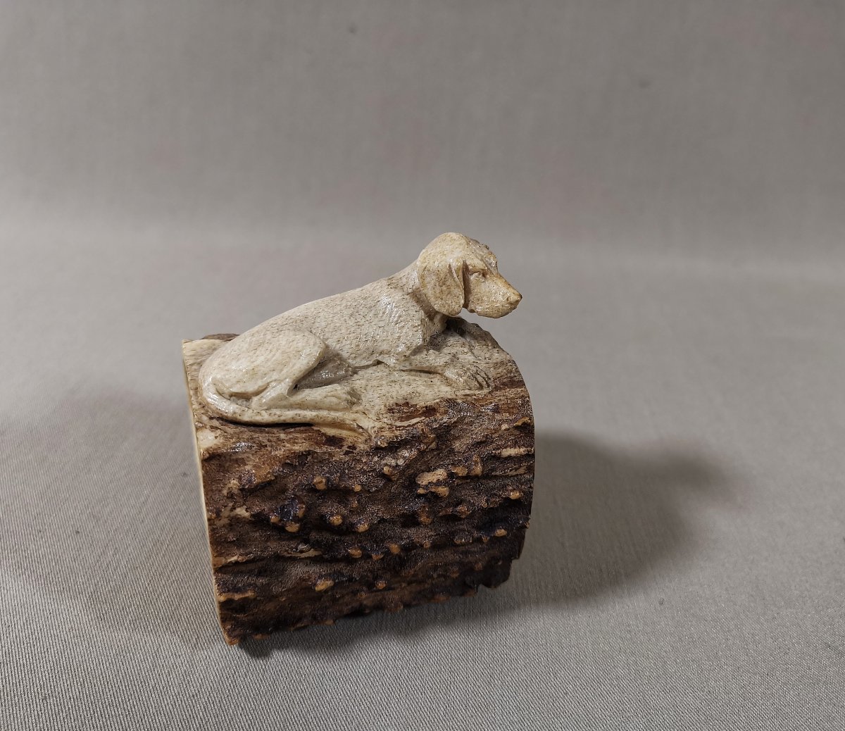 Hound Hunt, Hunting Party, Coulant, Napkin Ring, Deer Antler Carved With A Hound-photo-3