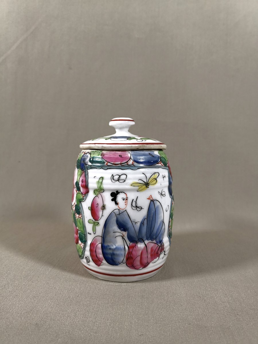 Porcelaine de Bayeux, Pot couvert de Forme Barrique, Période François Gosse, Décor aux Chinois-photo-1