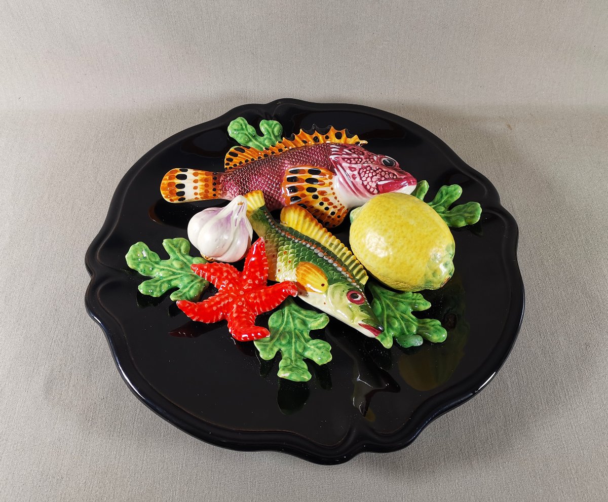 Vallauris Plat Trompe l'oeil, en Majolique ou Barbotine, Poissons et Fruits de Mer, vers 1950-photo-2