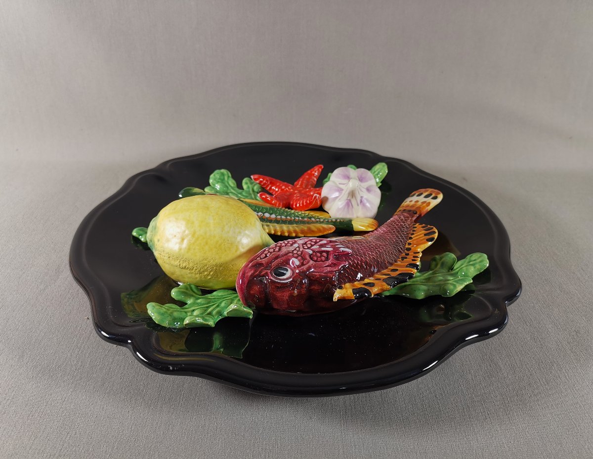 Vallauris Plat Trompe l'oeil, en Majolique ou Barbotine, Poissons et Fruits de Mer, vers 1950-photo-1