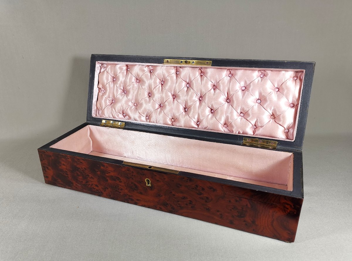 Coffret ou Boîte à Gants du XIXe, Napoléon III, Loupe de Thuyas, laiton, Capitonnage soie Rose-photo-2