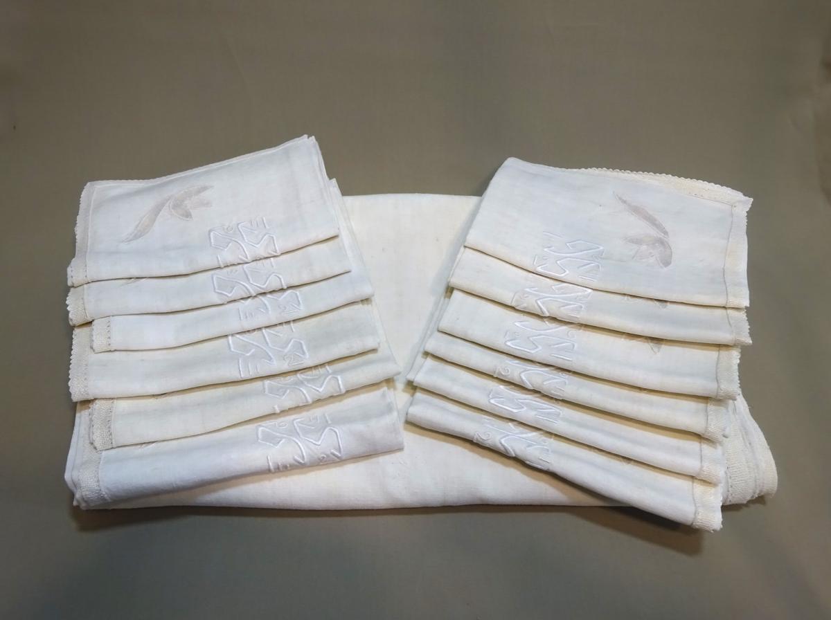 Sacha Guitry Authentic Set Table Linens, Coming From Lana Marconi Guitry, Tablecloth & Napkins Embroidered
