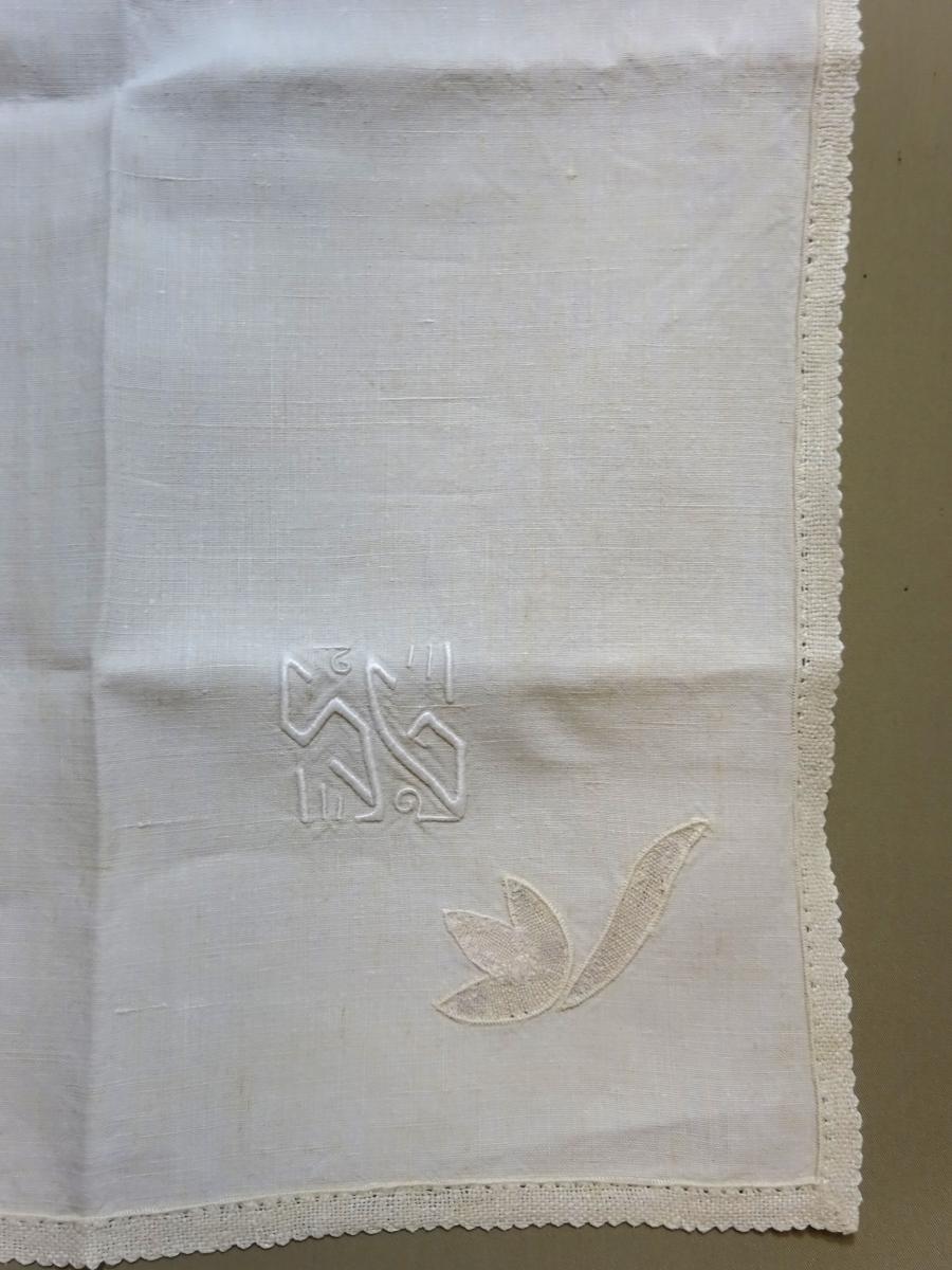 Sacha Guitry Authentic Set Table Linens, Coming From Lana Marconi Guitry, Tablecloth & Napkins Embroidered-photo-1