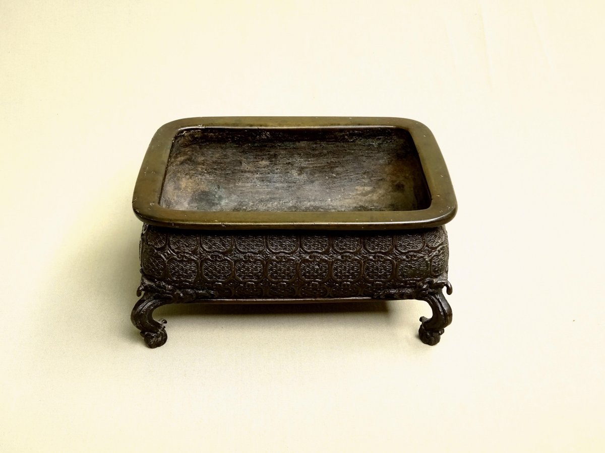 Chine Ancien Brûle Parfum ou Jardinière en Bronze à Décor de Têtes de Sceptres Ruyi & Ecailles-photo-1