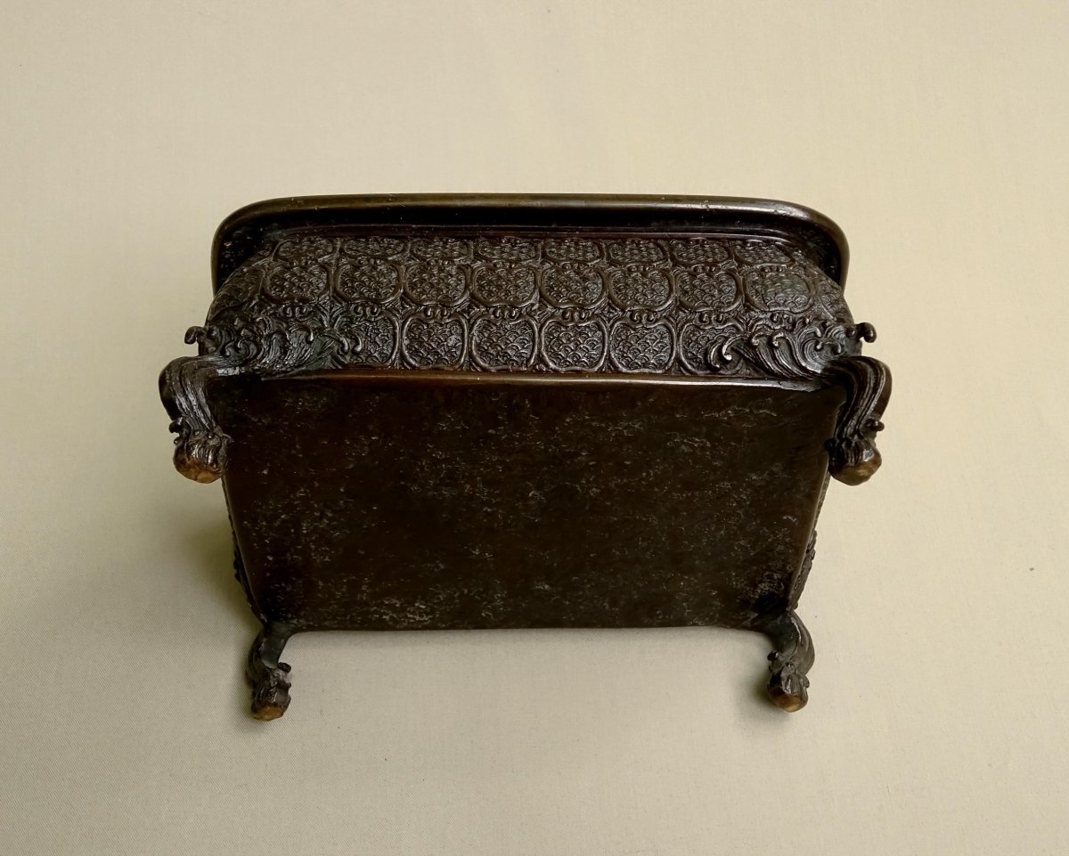 China Old Perfum Burner Or Jardiniere In Bronze Decoration To Heads Of Sceptres Ruyi And Scale-photo-6