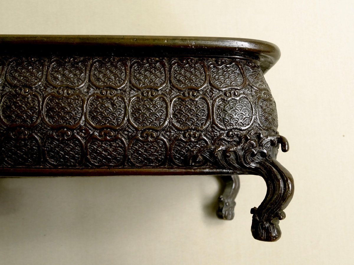 China Old Perfum Burner Or Jardiniere In Bronze Decoration To Heads Of Sceptres Ruyi And Scale-photo-7