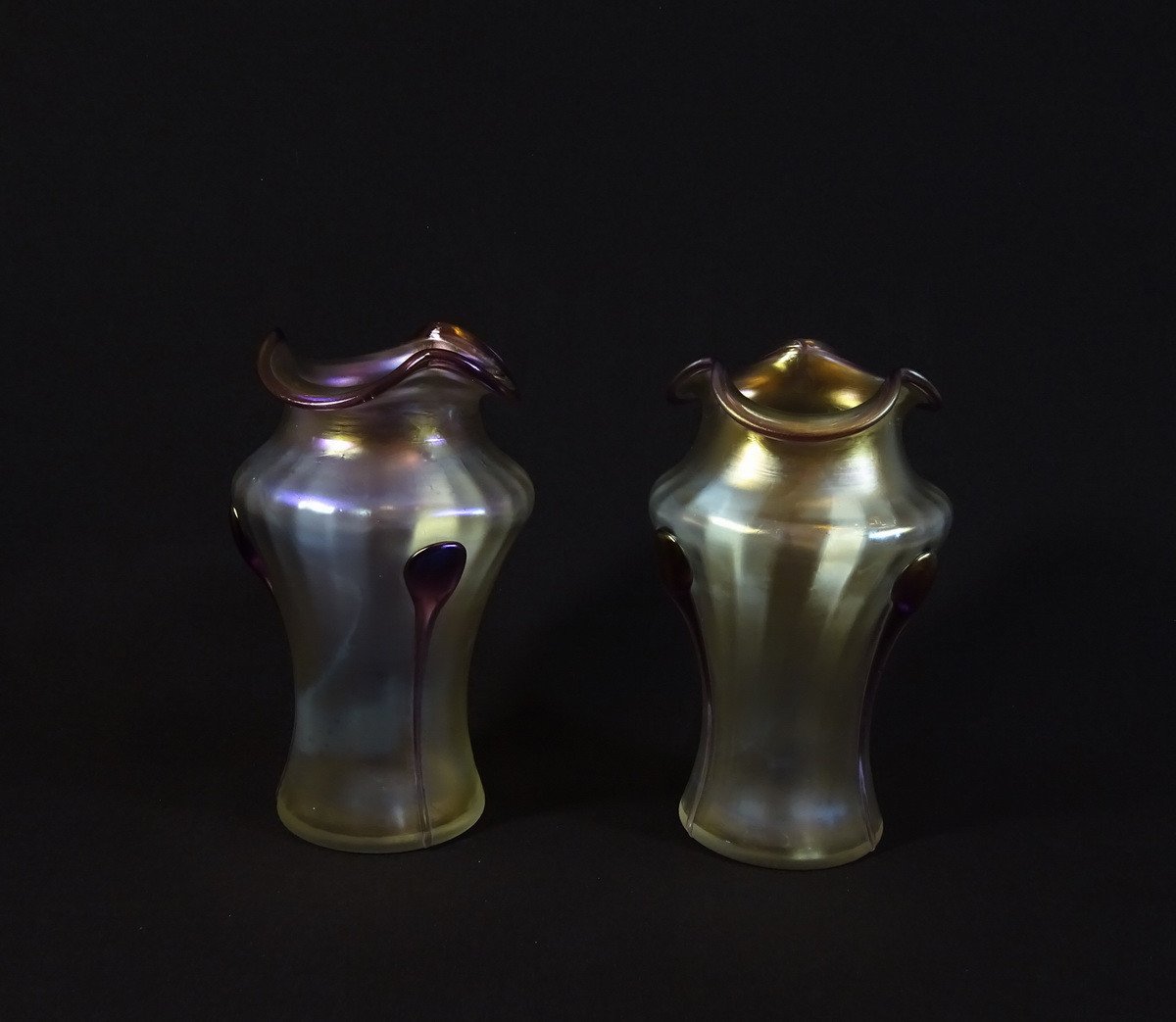 Paire De Vases Art Nouveau, Verre Iridescent De Bohême, Travail  du Verrier Wilhem Kralik ou Johann Loetz Witwe-photo-2